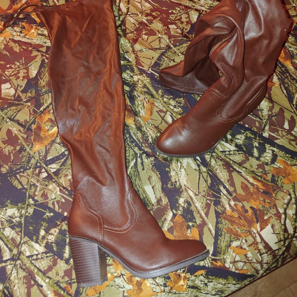 Theigh high boots